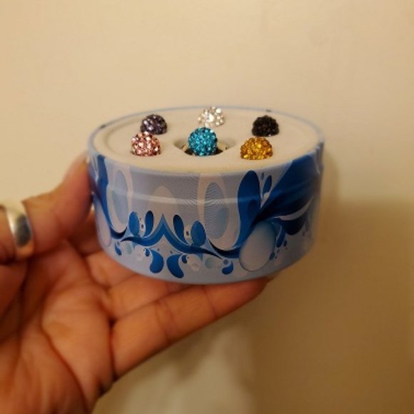 6 in 1 box of rings size 8 - Picture 1 of 5